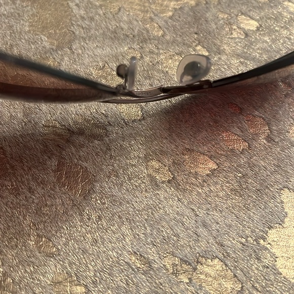 Sunglasses with Case, vin#60014 - Picture 6 of 8